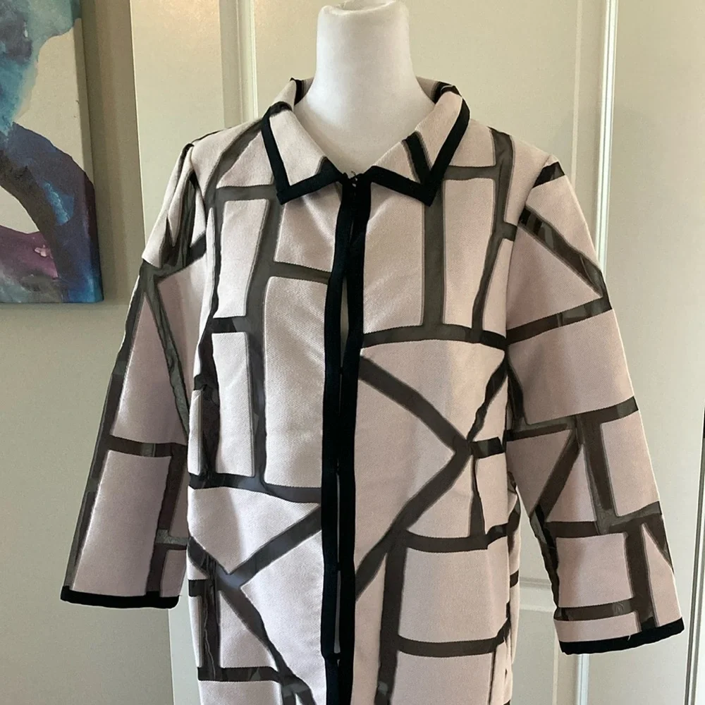 Carlisle White and Black Jacket with Geometric Design